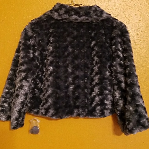 Derek Heart Faux Fur Jacket - Picture 4 of 6